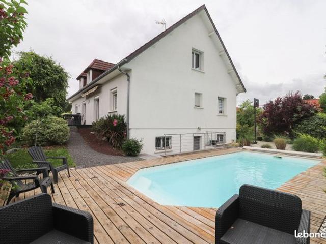 Propriété 9 pièces 223 m²
