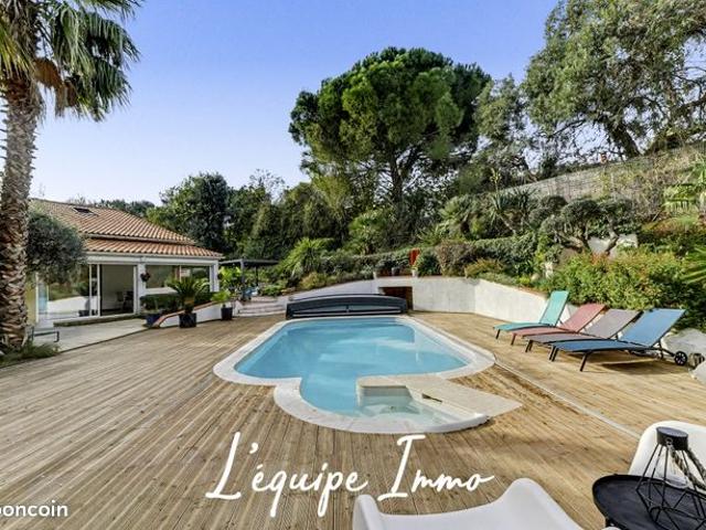 Propriété 9 pièces 235 m²
