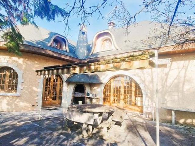 Propriété 9 pièces 235 m²