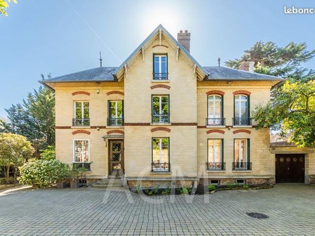 Propriété 9 pièces 235 m²