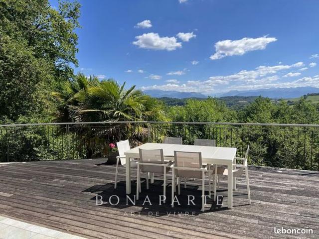 Propriété 9 pièces 235 m²