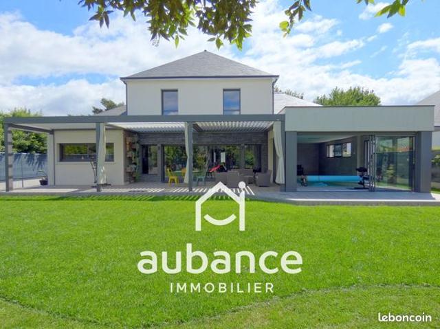Propriété 9 pièces 235 m²