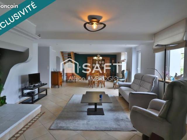Propriété 9 pièces 236 m²