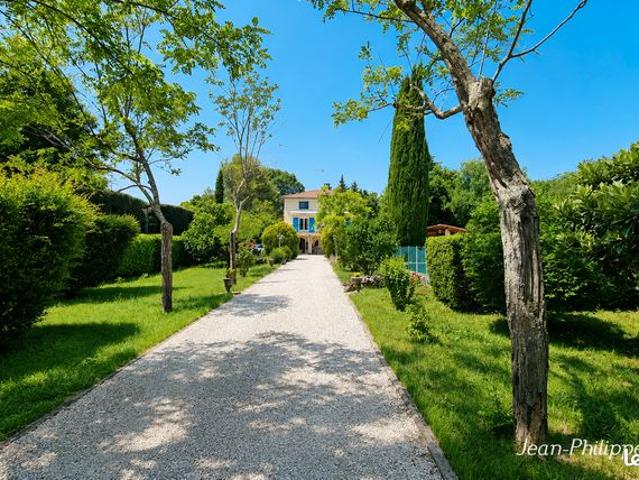 Propriété 9 pièces 237 m²