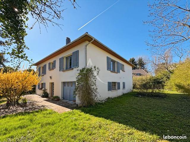 Propriété 9 pièces 237 m²