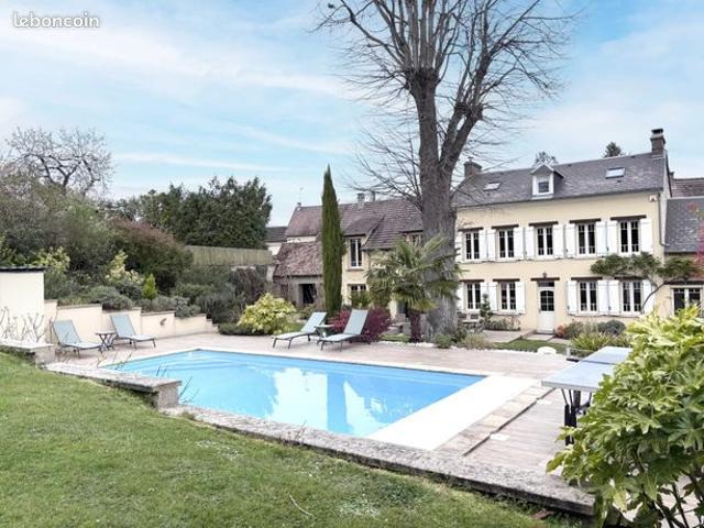Propriété 9 pièces 237 m²