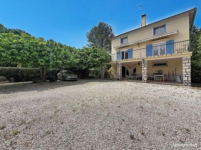 Propriété 9 pièces 237 m²