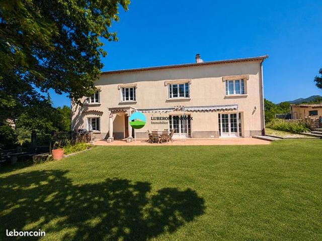 Propriété 9 pièces 237 m²