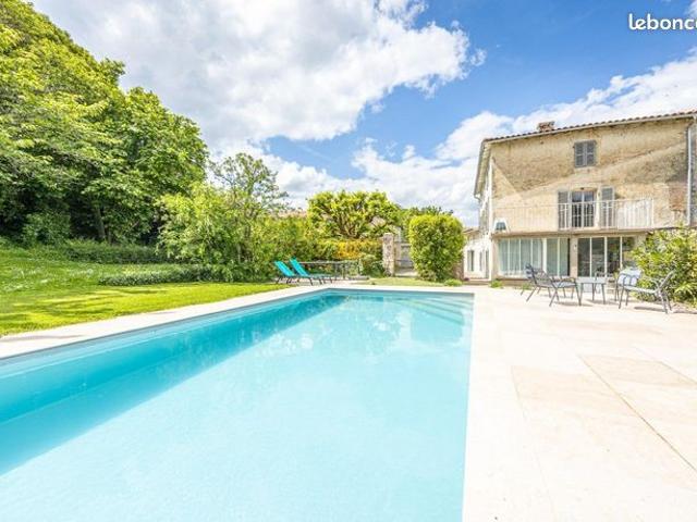 Propriété 9 pièces 238 m²