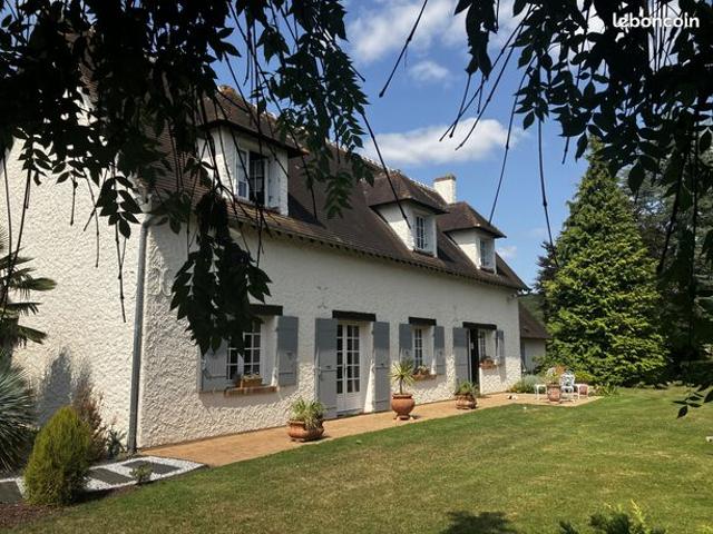 Propriété 9 pièces 239 m²