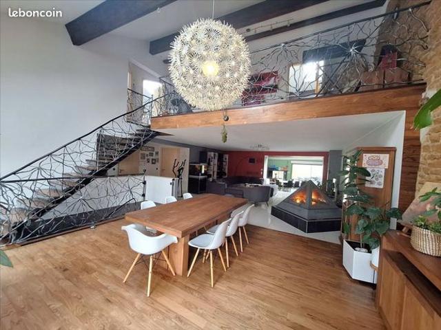 Propriété 9 pièces 239 m²