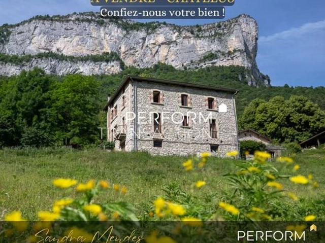 Propriété 9 pièces 239 m²