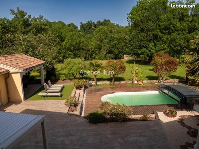 Propriété 9 pièces 230 m²