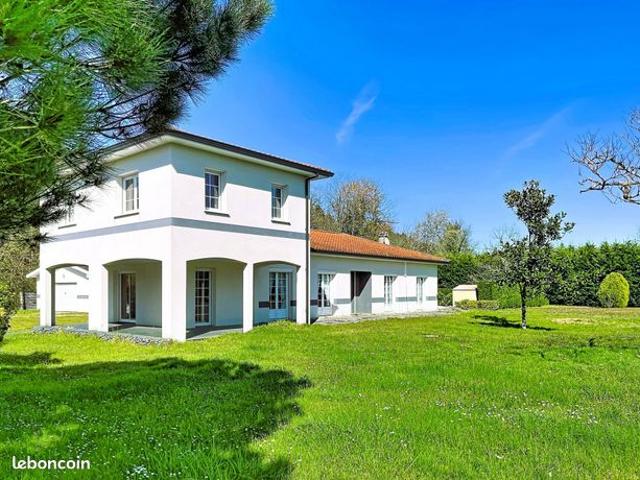 Propriété 9 pièces 230 m²