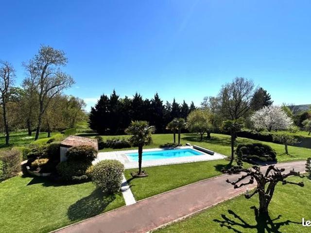 Propriété 9 pièces 230 m²