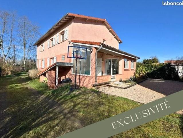 Propriété 9 pièces 231 m²