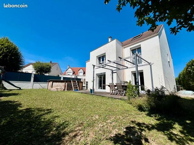 Propriété 9 pièces 231 m²