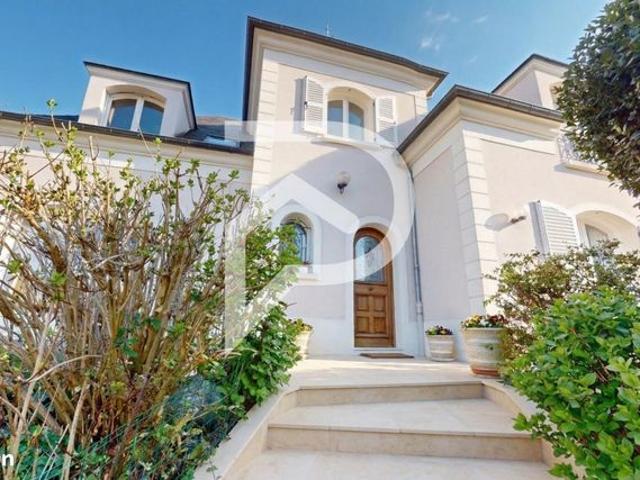 Propriété 9 pièces 231 m²