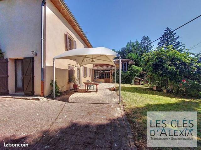 Propriété 9 pièces 232 m²