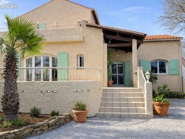 Propriété 9 pièces 233 m²
