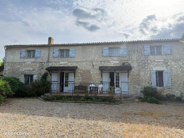Propriété 9 pièces 233 m²