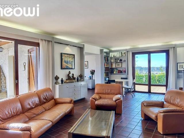 Propriété 9 pièces 244 m²