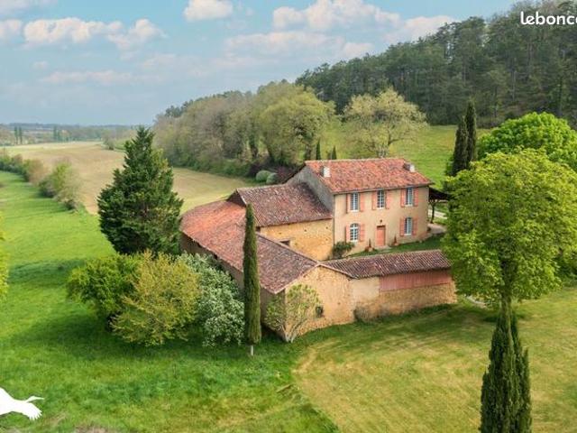 Propriété 9 pièces 245 m²