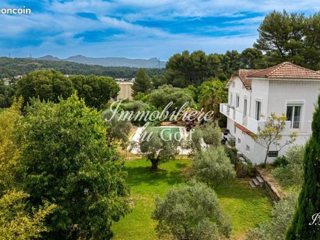 Propriété 9 pièces 245 m²