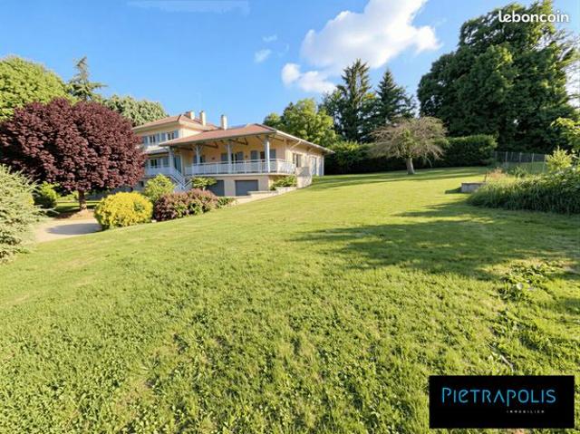 Propriété 9 pièces 245 m²