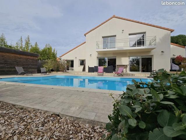 Propriété 9 pièces 245 m²