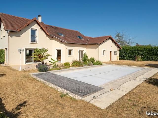 Propriété 9 pièces 246 m²