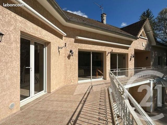 Propriété 9 pièces 246 m²