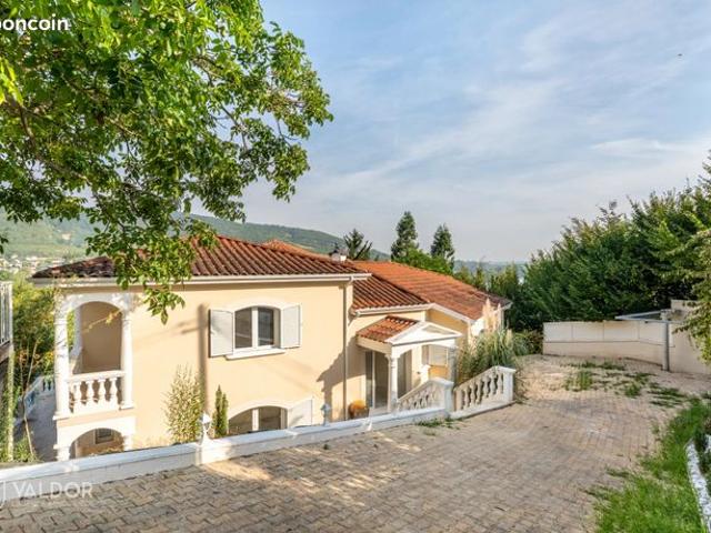 Propriété 9 pièces 246 m²