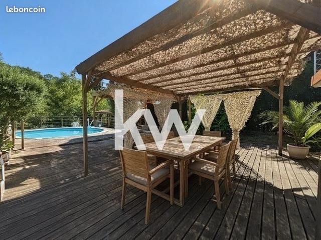 Propriété 9 pièces 248 m²