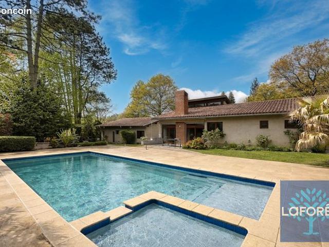 Propriété 9 pièces 248 m²