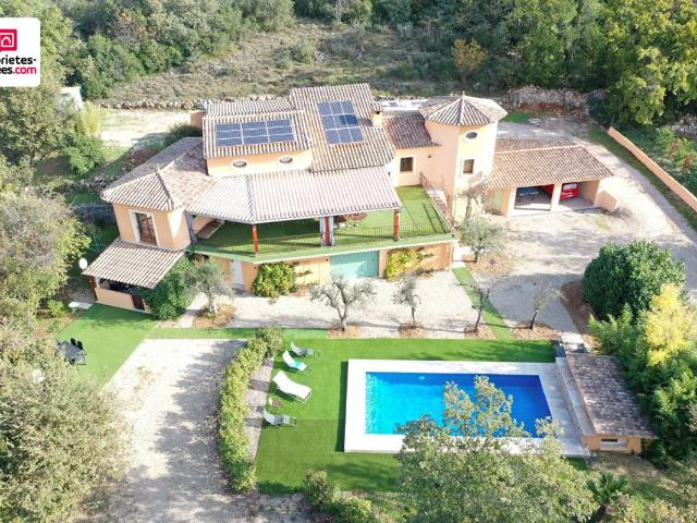 PROPRIETE 9 pièces 249 m2 avec Annexes, Piscine et terrain paysager de 4000 m2