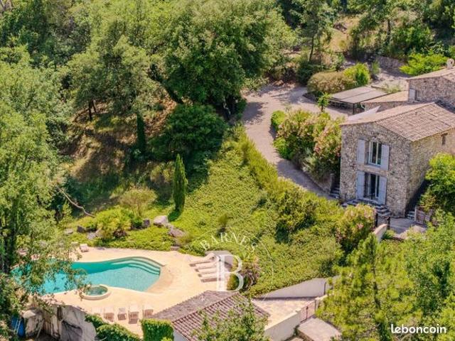 Propriété 9 pièces 240 m²
