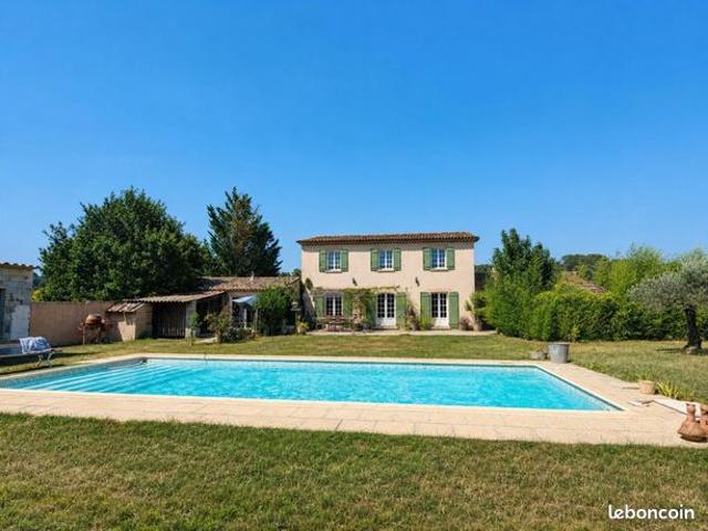 Propriété 9 pièces 240 m²