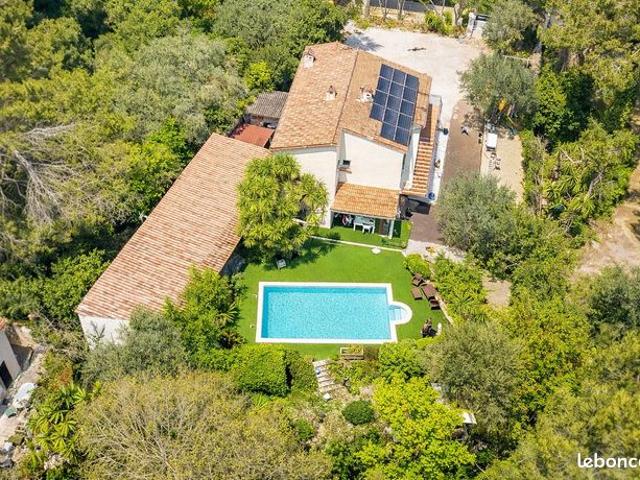 Propriété 9 pièces 240 m²