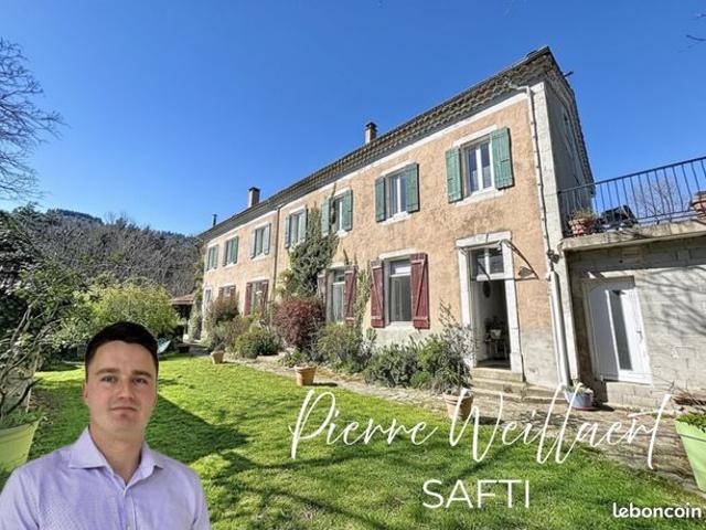Propriété 9 pièces 240 m²