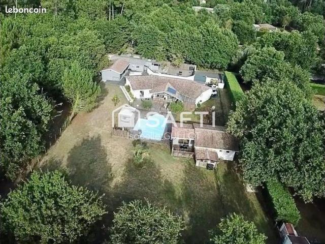 Propriété 9 pièces 240 m²