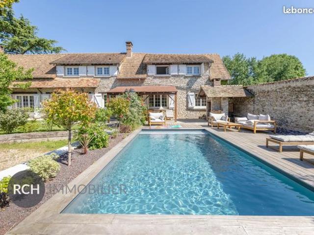 Propriété 9 pièces 242 m²