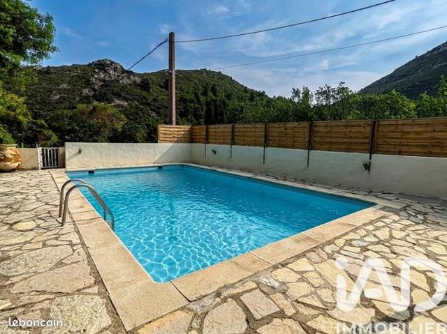 Propriété 9 pièces 242 m²