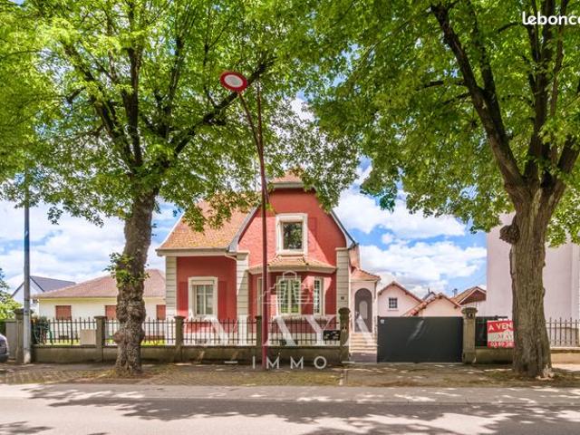 Propriété 9 pièces 242 m²