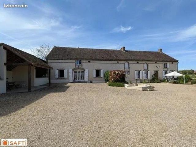 Propriété 9 pièces 242 m²