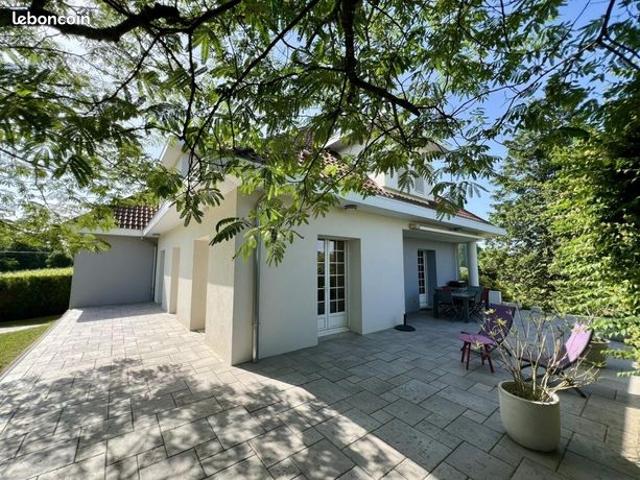 Propriété 9 pièces 243 m²