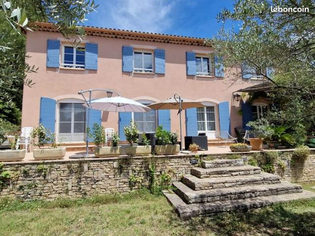 Propriété 9 pièces 243 m²