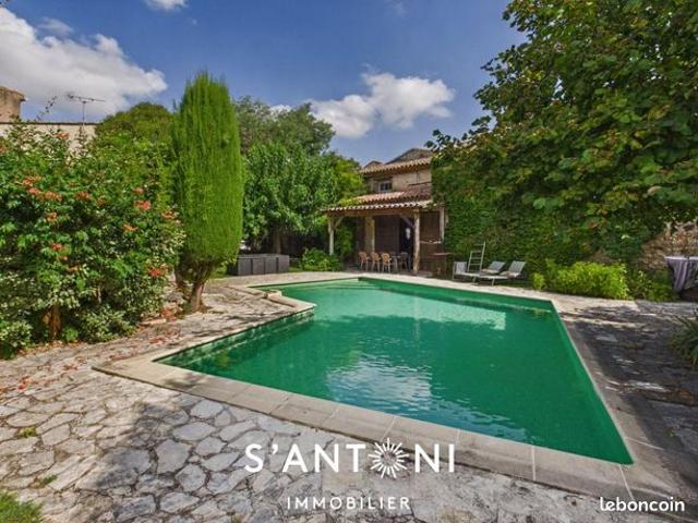 Propriété 9 pièces 243 m²