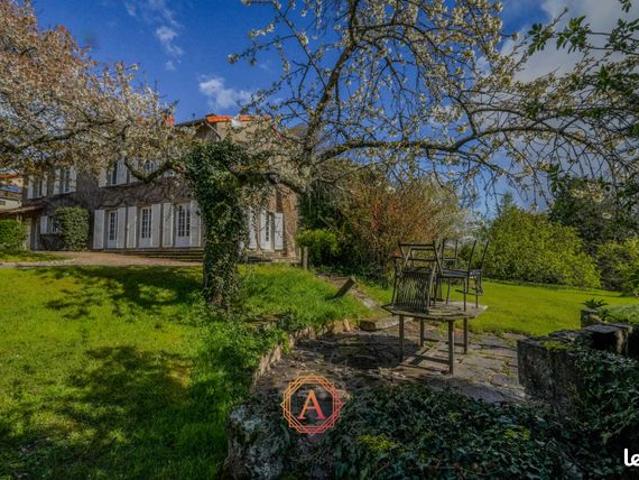 Propriété 9 pièces 243 m²