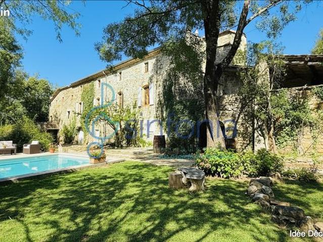 Propriété 9 pièces 243 m²